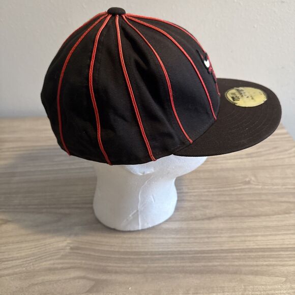 New Era Fitted Hat 5950 Black Red Stripped Chicago Bulls NBA 7 3/8 - Picture 3 of 8
